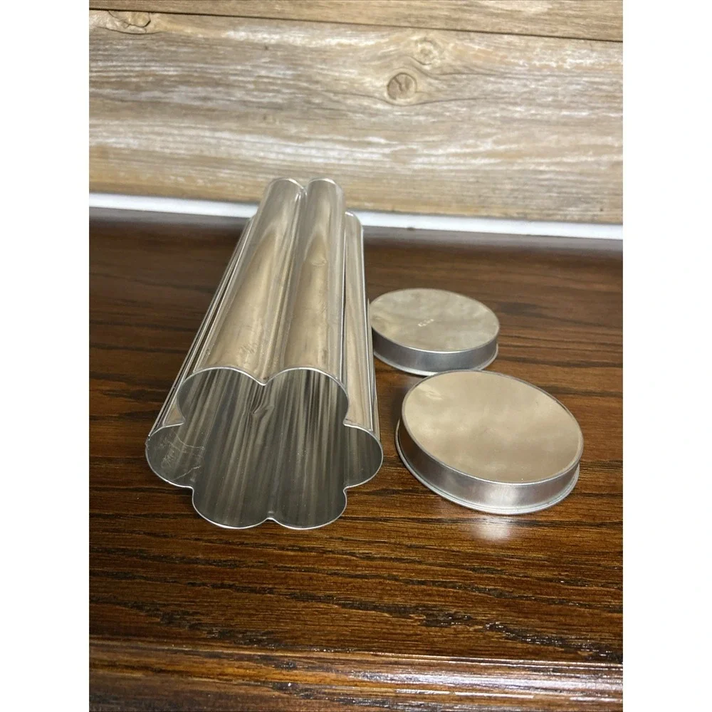 Norpro‎ Flower Bread and Cake Mold 3653 Vintage Canape Bakeware with Caps